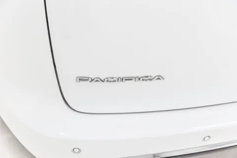 More photos of 2022 Chrysler Pacifica Limited at Sign It Drive It, TX