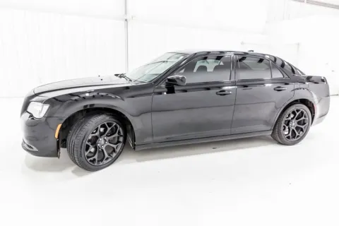 More photos of 2020 Chrysler 300 Touring at Sign It Drive It, TX