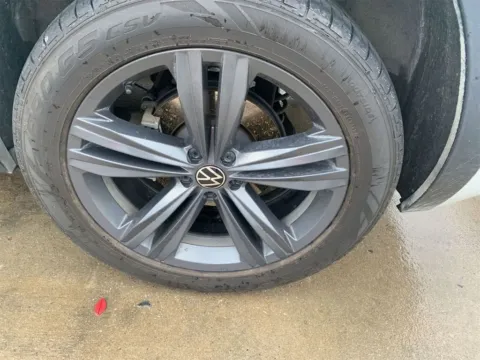 More photos of 2021 Volkswagen Atlas Cross Sport 3.6L V6 SE w/Technology R-Line at Sign It Drive It, TX