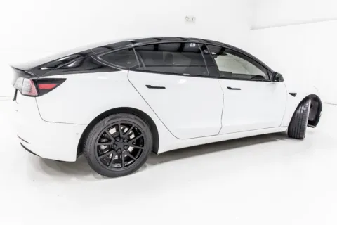 More photos of 2020 Tesla Model 3 Long Range at Sign It Drive It, TX