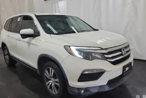 More photos of 2017 Honda Pilot EX-L at Sign It Drive It, TX