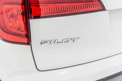 More photos of 2017 Honda Pilot EX-L at Sign It Drive It, TX