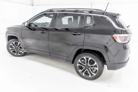 More photos of 2022 Jeep Compass Limited at Sign It Drive It, TX
