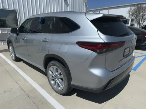 Another view of 2020 Toyota Highlander Limited for sale in Denton, TX at Sign It Drive It
