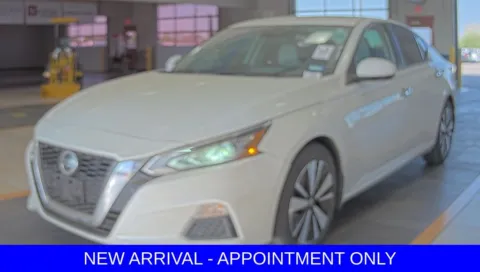 White 2021 Nissan Altima 2.5 SV for sale in Denton, TX