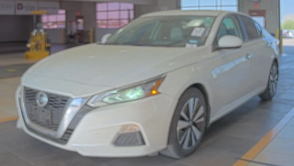 White 2021 Nissan Altima 2.5 SV for sale in Denton, TX