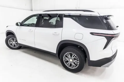 More photos of 2025 Chevrolet Traverse LT at Sign It Drive It, TX