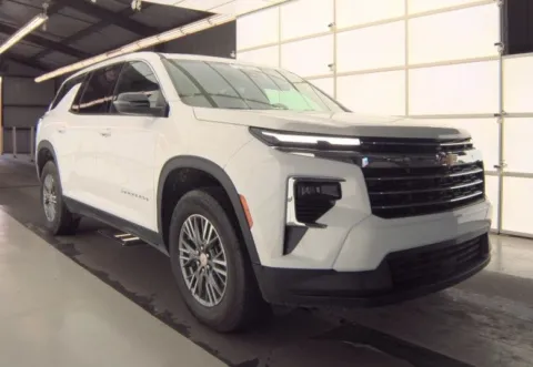 More photos of 2025 Chevrolet Traverse LT at Sign It Drive It, TX