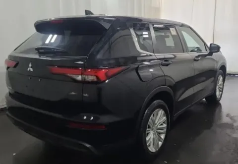 More photos of 2024 Mitsubishi Outlander ES at Sign It Drive It, TX