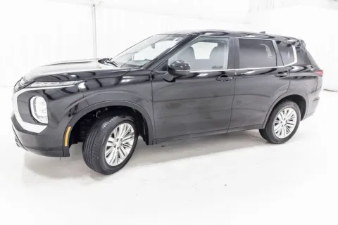 Another view of 2024 Mitsubishi Outlander ES for sale in Denton, TX at Sign It Drive It