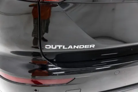 More photos of 2024 Mitsubishi Outlander ES at Sign It Drive It, TX