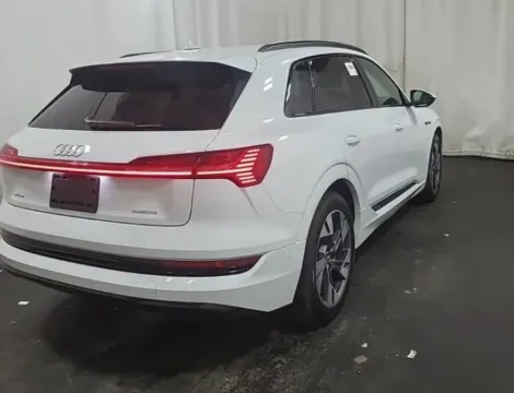 More photos of 2021 Audi e-tron Premium at Sign It Drive It, TX