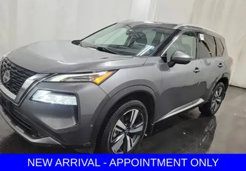 Gray 2023 Nissan Rogue SL for sale in Denton, TX