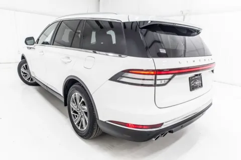 More photos of 2021 Lincoln Aviator Standard at Sign It Drive It, TX