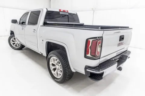 More photos of 2018 GMC Sierra 1500 SLT at Sign It Drive It, TX