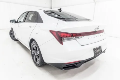 More photos of 2021 Hyundai Elantra SEL at Sign It Drive It, TX