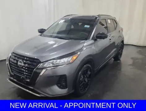 Gray 2023 Nissan Kicks SR for sale in Denton, TX