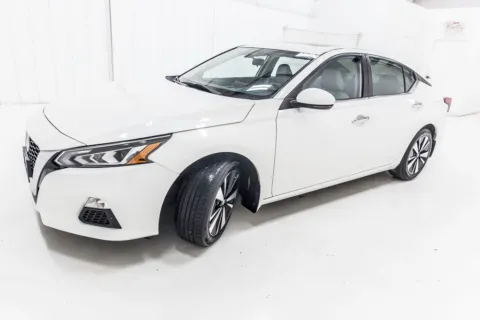 Photos of 2021 Nissan Altima 2.5 SV for sale in Denton, TX at Sign It Drive It