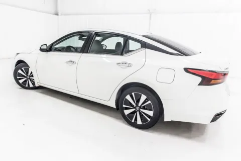 More photos of 2021 Nissan Altima 2.5 SV at Sign It Drive It, TX