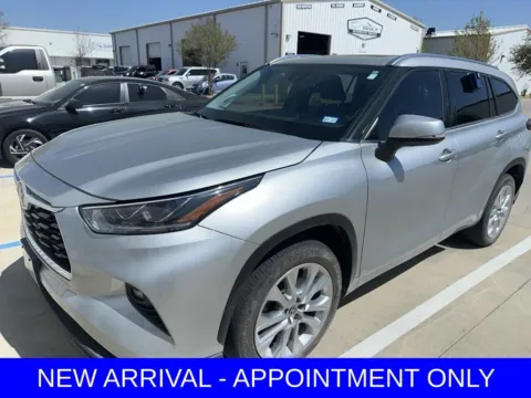 Silver 2020 Toyota Highlander Limited for sale in Denton, TX