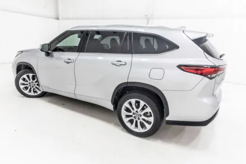 More photos of 2020 Toyota Highlander Limited at Sign It Drive It, TX