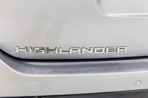 More photos of 2020 Toyota Highlander Limited at Sign It Drive It, TX