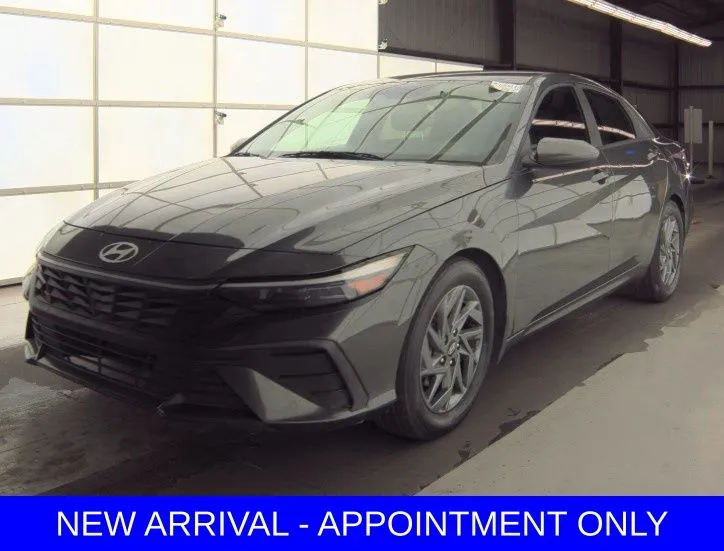 Gray 2024 Hyundai Elantra SEL for sale in Denton, TX