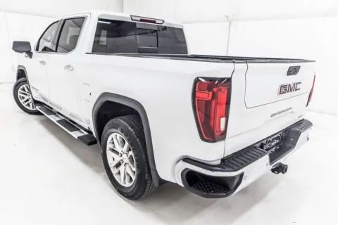 More photos of 2021 GMC Sierra 1500 SLT at Sign It Drive It, TX
