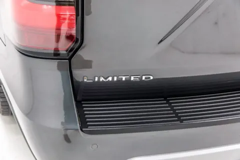 More photos of 2020 Ford Expedition Limited at Sign It Drive It, TX