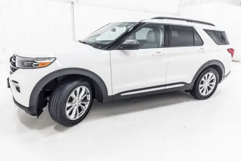 More photos of 2021 Ford Explorer XLT at Sign It Drive It, TX