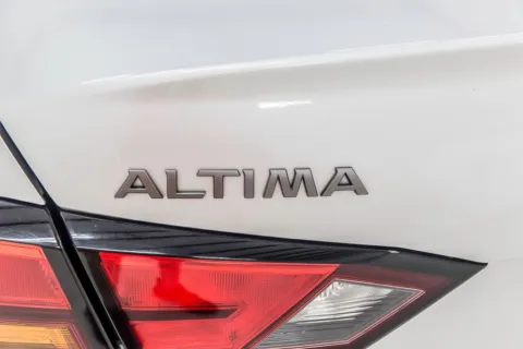 More photos of 2023 Nissan Altima 2.5 SL at Sign It Drive It, TX