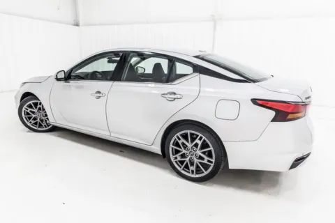More photos of 2023 Nissan Altima 2.5 SL at Sign It Drive It, TX