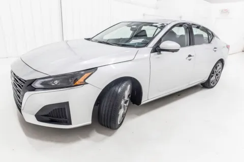 Photos of 2023 Nissan Altima 2.5 SL for sale in Denton, TX at Sign It Drive It