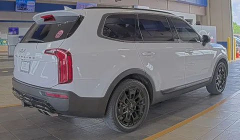 More photos of 2022 Kia Telluride SX at Sign It Drive It, TX