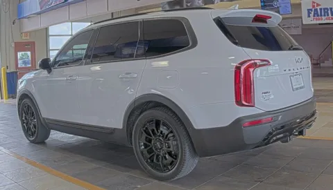 More photos of 2022 Kia Telluride SX at Sign It Drive It, TX