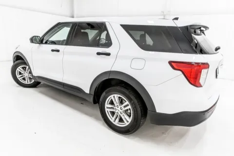 More photos of 2023 Ford Explorer at Sign It Drive It, TX