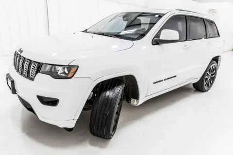Photos of 2020 Jeep Grand Cherokee Altitude for sale in Denton, TX at Sign It Drive It