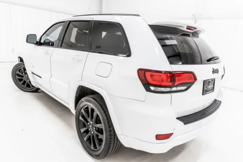 More photos of 2020 Jeep Grand Cherokee Altitude at Sign It Drive It, TX