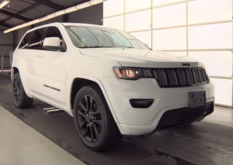 More photos of 2020 Jeep Grand Cherokee Altitude at Sign It Drive It, TX