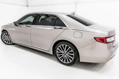 More photos of 2018 Lincoln Continental Select at Sign It Drive It, TX