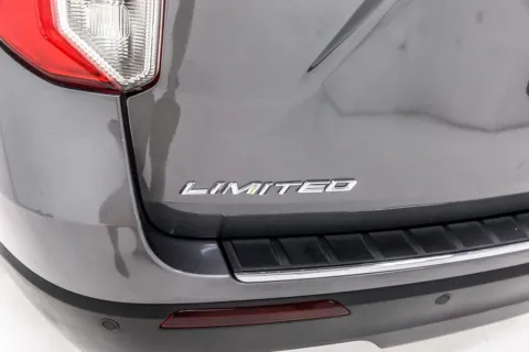 More photos of 2023 Ford Explorer Limited at Sign It Drive It, TX
