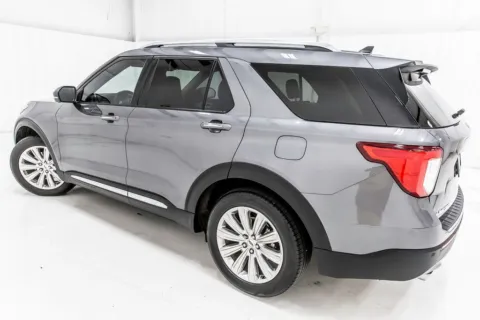 More photos of 2023 Ford Explorer Limited at Sign It Drive It, TX