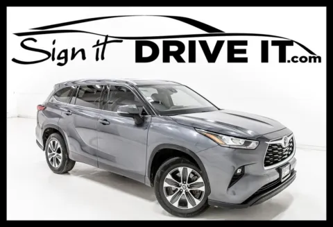 Gray 2020 Toyota Highlander XLE for sale in Denton, TX