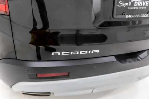 More photos of 2023 GMC Acadia SLE at Sign It Drive It, TX
