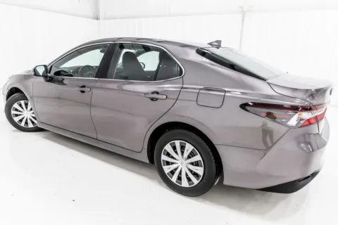 More photos of 2022 Toyota Camry Hybrid LE at Sign It Drive It, TX