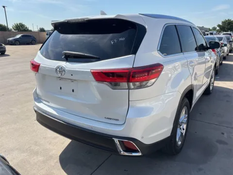 More photos of 2017 Toyota Highlander Limited at Sign It Drive It, TX