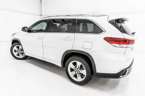 More photos of 2017 Toyota Highlander Limited at Sign It Drive It, TX