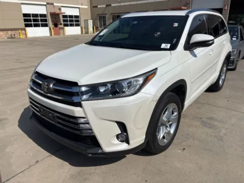 White 2017 Toyota Highlander Limited for sale in Denton, TX
