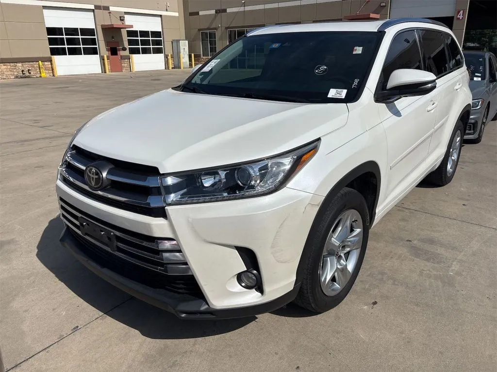 White 2017 Toyota Highlander Limited for sale in Denton, TX