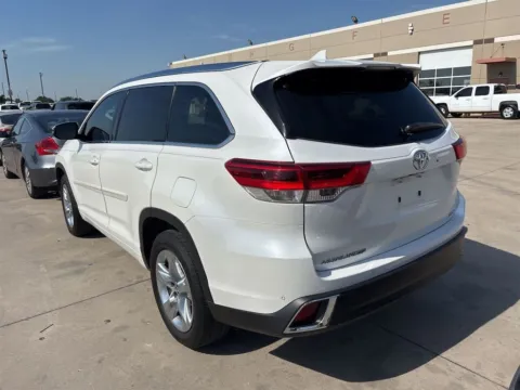 More photos of 2017 Toyota Highlander Limited at Sign It Drive It, TX